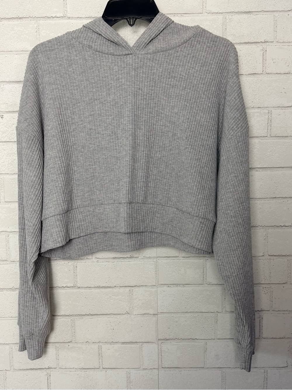 ALO Yoga  Cropped Hoodie Womens Size Medium Gray Ribbed Long Sleeve Athleisure